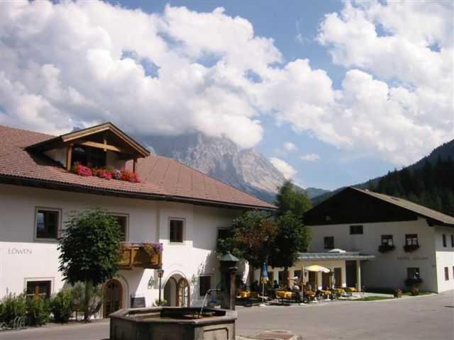 Hotel Zum Goldenen Loewen Biberwier Extérieur photo